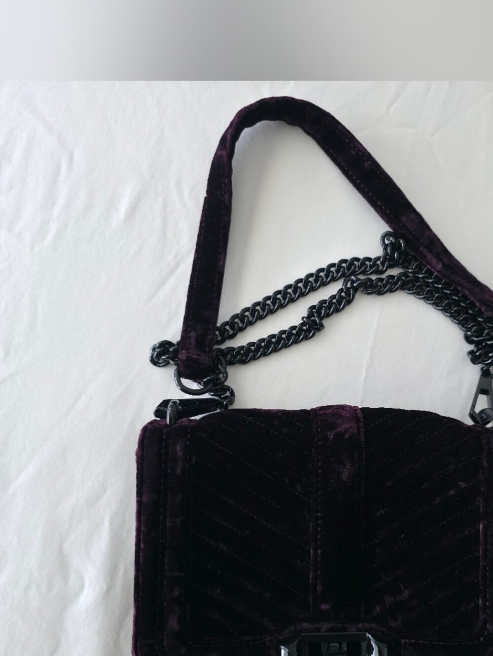 Love Small Chevron Quilted Velvet Crossbody Bag - Picture 3 of 7